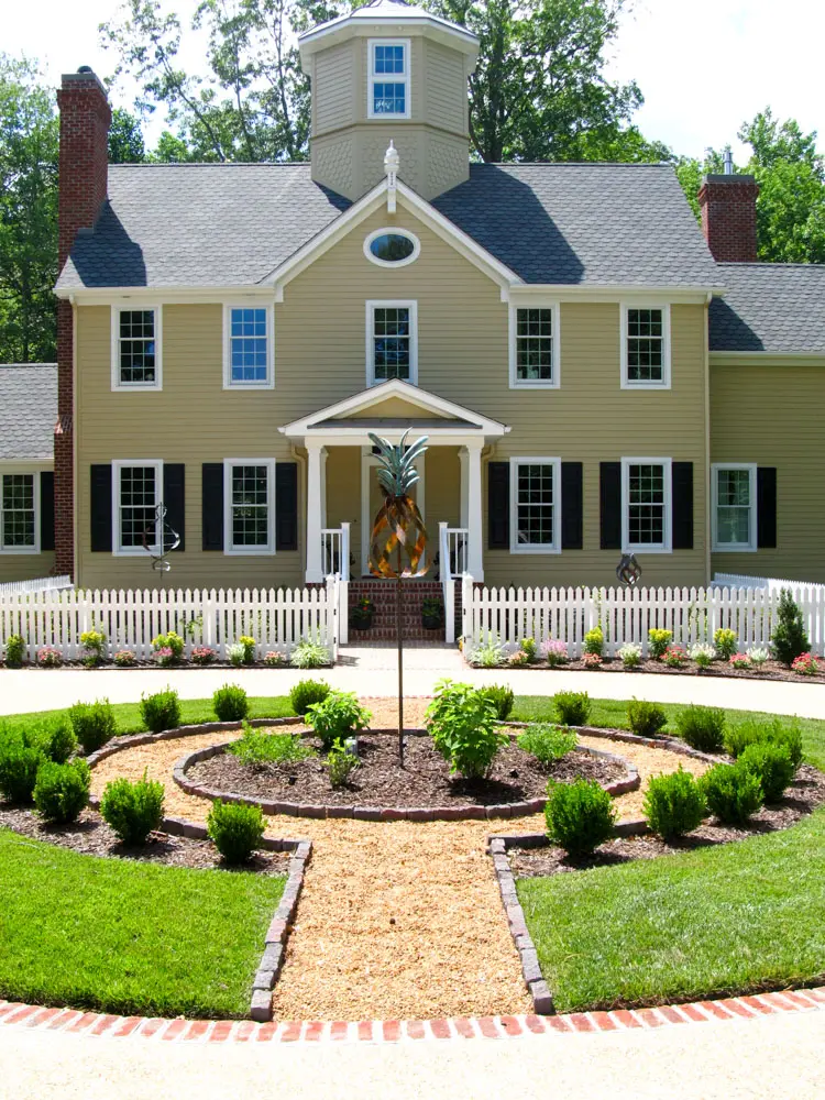 House and landscape garden in front